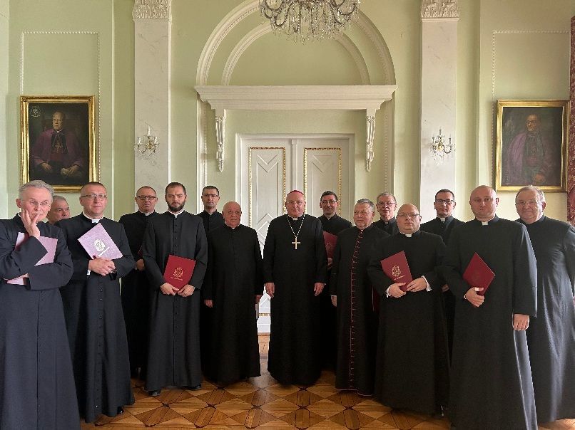 Biskup włocławski wręczył dekrety proboszczowskie