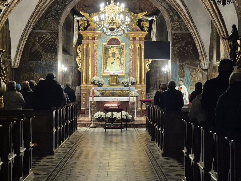 Włocławek: Parafianie z fary modlili się za zmarłych z minionego roku