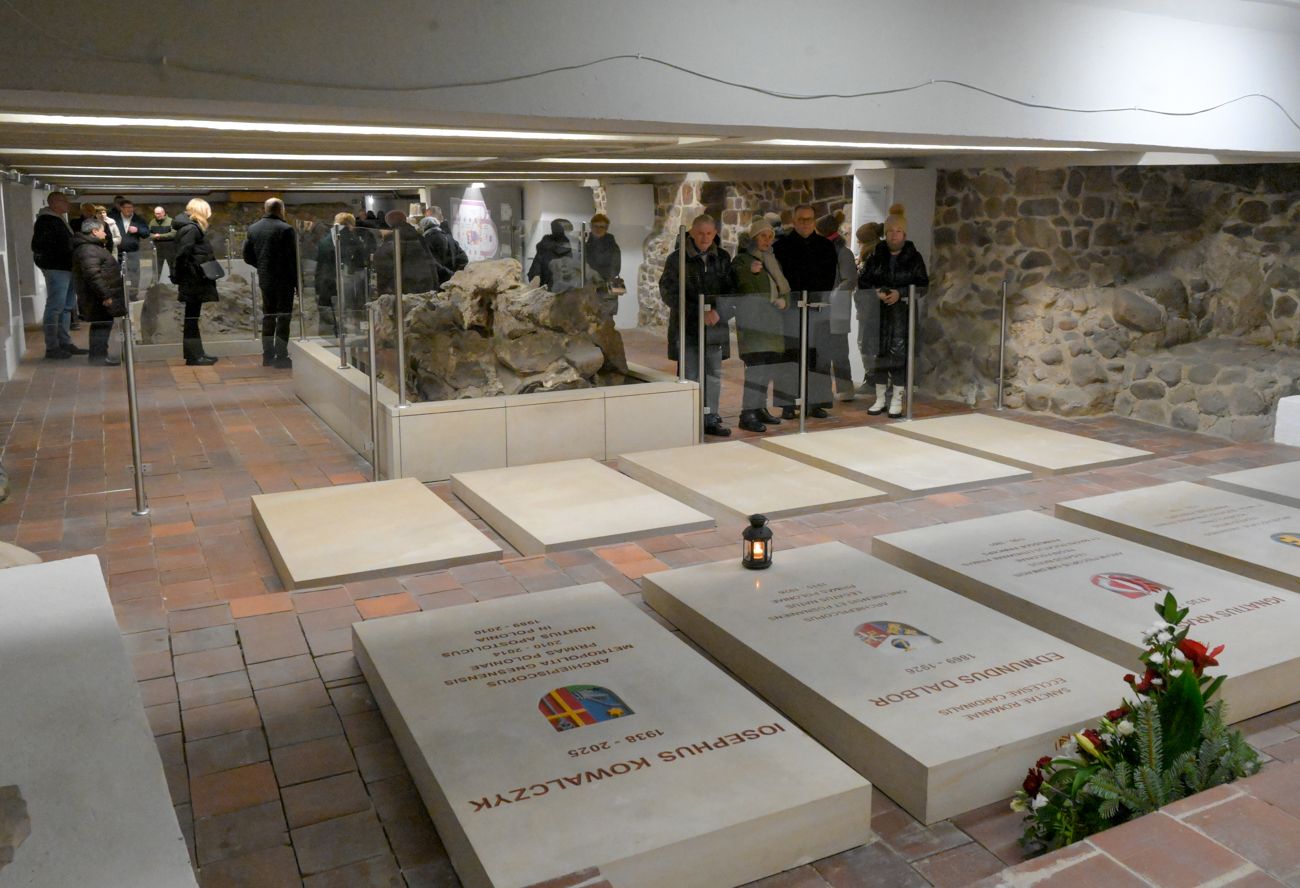 Gniezno: Biskup Włocławski uczestniczył w modlitwie w 100. rocznicę śmierci kard. Edmunda Dalbora