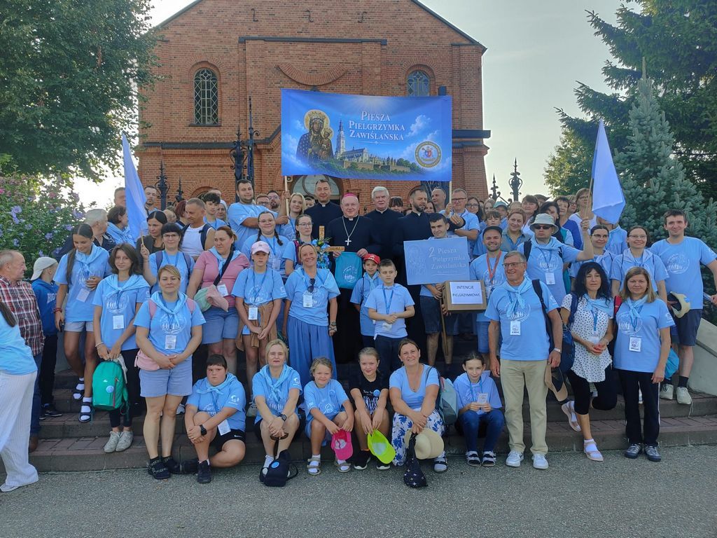 Dobrzejewice: Piesza Pielgrzymka Zawiślańska wyruszyła na Jasną Górę