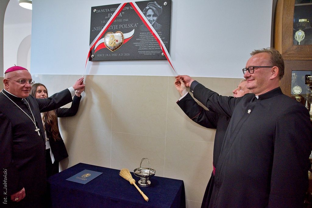 ZSK „Długosz: odsłonięto pierwsze w diecezji włocławskiej „Serce dla Inki” -