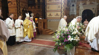 Bp Mering: powinniśmy drżeć ze szczęścia, że Bóg przychodzi do nas w Eucharystii