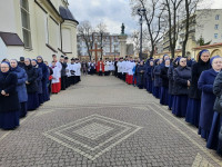 Włocławek: Droga Krzyżowa ulicami miasta w intencji pokoju na Ukrainie