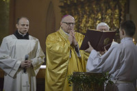Bp Mering podczas Mszy Wigilii Paschalnej: Chrystus zabiega o nasze serca