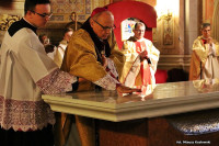Bp Mering w Kramsku: ołtarz jest symbolem Chrystusa, którego nauka jest jednolita i niezmienna