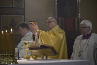 Bp Mering podczas Mszy Wigilii Paschalnej: Chrystus zabiega o nasze serca