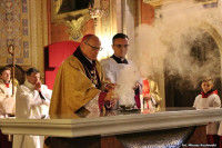 Bp Mering w Kramsku: ołtarz jest symbolem Chrystusa, którego nauka jest jednolita i niezmienna