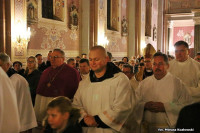 Bp Mering w Kramsku: ołtarz jest symbolem Chrystusa, którego nauka jest jednolita i niezmienna