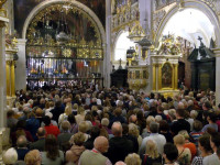 Bp Wętkowski podczas Apelu Jasnogórskiego: Maryjo bądź Matką naszych ziemskich dróg