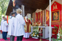 Biskup włocławski w Charłupi Małej: Maryjo, pomóż nam żyć w miłości, prawdzie i pokoju
