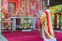Biskup włocławski w Charłupi Małej: Maryjo, pomóż nam żyć w miłości, prawdzie i pokoju