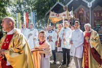Biskup włocławski w Charłupi Małej: Maryjo, pomóż nam żyć w miłości, prawdzie i pokoju