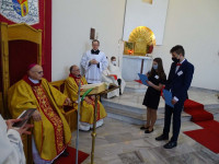 Ks. bp Mering do młodych: bądźcie wdzięczni rodzicom za miłość, troskę i religijne wychowanie