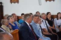 Działyń: bp Mering poświęcił kapsułę czasu umieszczoną w wieży kościoła