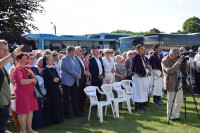 Spycimierz: Biskup Włocławski poprowadził procesję eucharystyczna po kwietnych dywanach