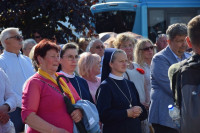 Spycimierz: Biskup Włocławski poprowadził procesję eucharystyczna po kwietnych dywanach