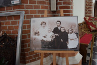 Przedecz: wystawa fotograficzna poświęcona Prymasowi Tysiąclecia