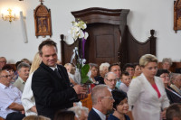 Działyń: bp Mering poświęcił kapsułę czasu umieszczoną w wieży kościoła