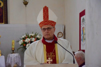 Kościelna Wieś: bp Mering poświęcił nowy ołtarz