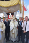 Spycimierz: Biskup Włocławski poprowadził procesję eucharystyczna po kwietnych dywanach