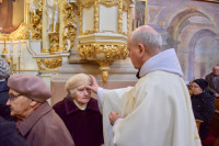 Warta: Biskup Włocławski modlił się z chorymi