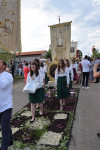 Spycimierz: Biskup Włocławski poprowadził procesję eucharystyczna po kwietnych dywanach