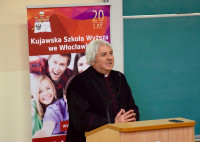 Bp Mering: Kościół powołany jest do pielęgnowania kultury, której częścią jest więź człowieka z Bogiem