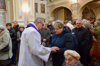 Warta: Biskup Włocławski modlił się z chorymi