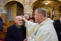 Warta: Biskup Włocławski modlił się z chorymi