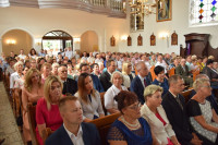 Działyń: bp Mering poświęcił kapsułę czasu umieszczoną w wieży kościoła