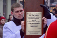 Bp Mering na zakończenie Drogi Krzyżowej w intencji Ojczyzny: My chcemy Boga w naszych sercach