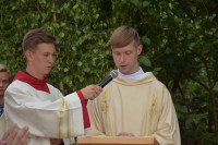 Spycimierz: Biskup Włocławski poprowadził procesję eucharystyczna po kwietnych dywanach