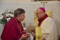 Kościelna Wieś: bp Mering poświęcił nowy ołtarz