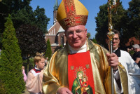 Biskup włocławski w Charłupi Małej: Maryjo, pomóż nam żyć w miłości, prawdzie i pokoju