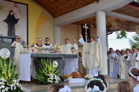 Świnice Warckie: pielgrzymka dzieci pierwszokomunijnych