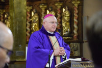 Bp Wętkowski modlił się za zmarłych biskupów i członków Kapituły Katedralnej