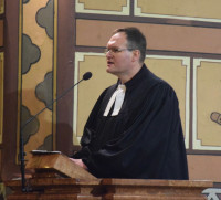Bp Mering: podzielony Kościół rani serce Boga