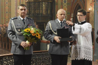 Koło: Bp Mering poświęcił sztandar Komendy Powiatowej Policji