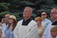 Spycimierz: Biskup Włocławski poprowadził procesję eucharystyczna po kwietnych dywanach