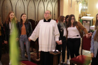 Bp Buzun w Charłupi Małej: Maryja przyszła na świat w rodzinie, w małżeństwie