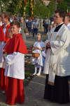 Spycimierz: Biskup Włocławski poprowadził procesję eucharystyczna po kwietnych dywanach