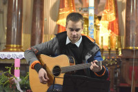 Konin: Msza św. trzeźwościowa i recital Tomka Kamińskiego