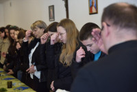Młodzież dekanatu lubranieckiego i parafianie z Lubrańca na drodze synodalnej