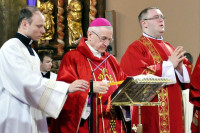 Bp Gębicki w Wielki Piątek: krzyż jest pieczęcią Bożej miłości