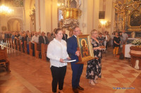 Kłodawa: peregrynujący przed ponad pięćdziesięciu laty obraz Matki Bożej znów nawiedza rodziny parafii