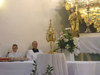 Szadek: Bp Mering wprowadził relikwie św. s. Faustyny