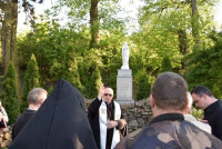 Wyjątkowe nabożeństwo majowe w ogrodzie biskupim