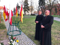Bp Mering: w opisie Męki Jezusa odnajdźmy siebie pytając, po której stronie jesteśmy?