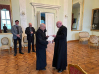 Biskup Włocławski wręczył dekrety pracownikom Kurii