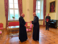 Biskup Włocławski wręczył dekrety pracownikom Kurii